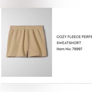 Aritzia Tna Cozy Fleece Perfect Hi-Rise 3” Sweatshort Women’s M, good condition